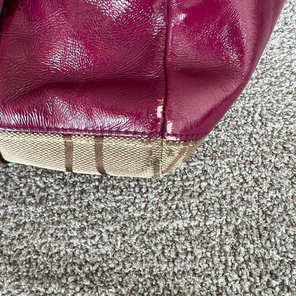 Coach Signature Patent and Canvas Purple and Tan Satchel Shoulder Purse. - Picture 5 of 9